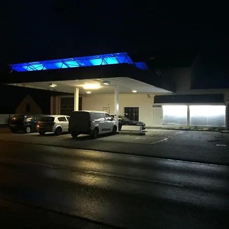 Alte Tankstelle *